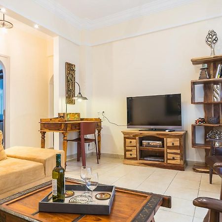 Family House Next To Acropolis Bed & Breakfast Атина Екстериор снимка
