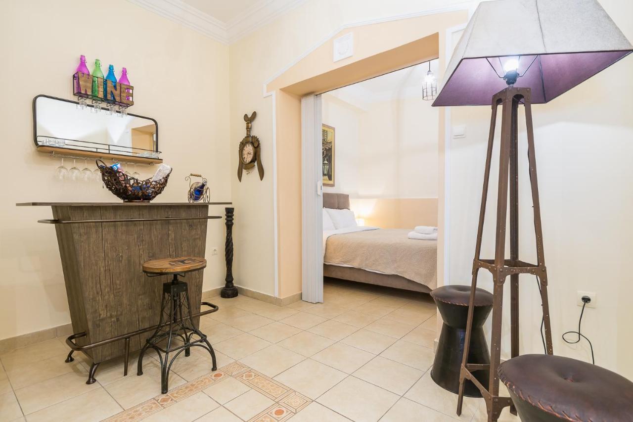 Family House Next To Acropolis Bed & Breakfast Атина Екстериор снимка