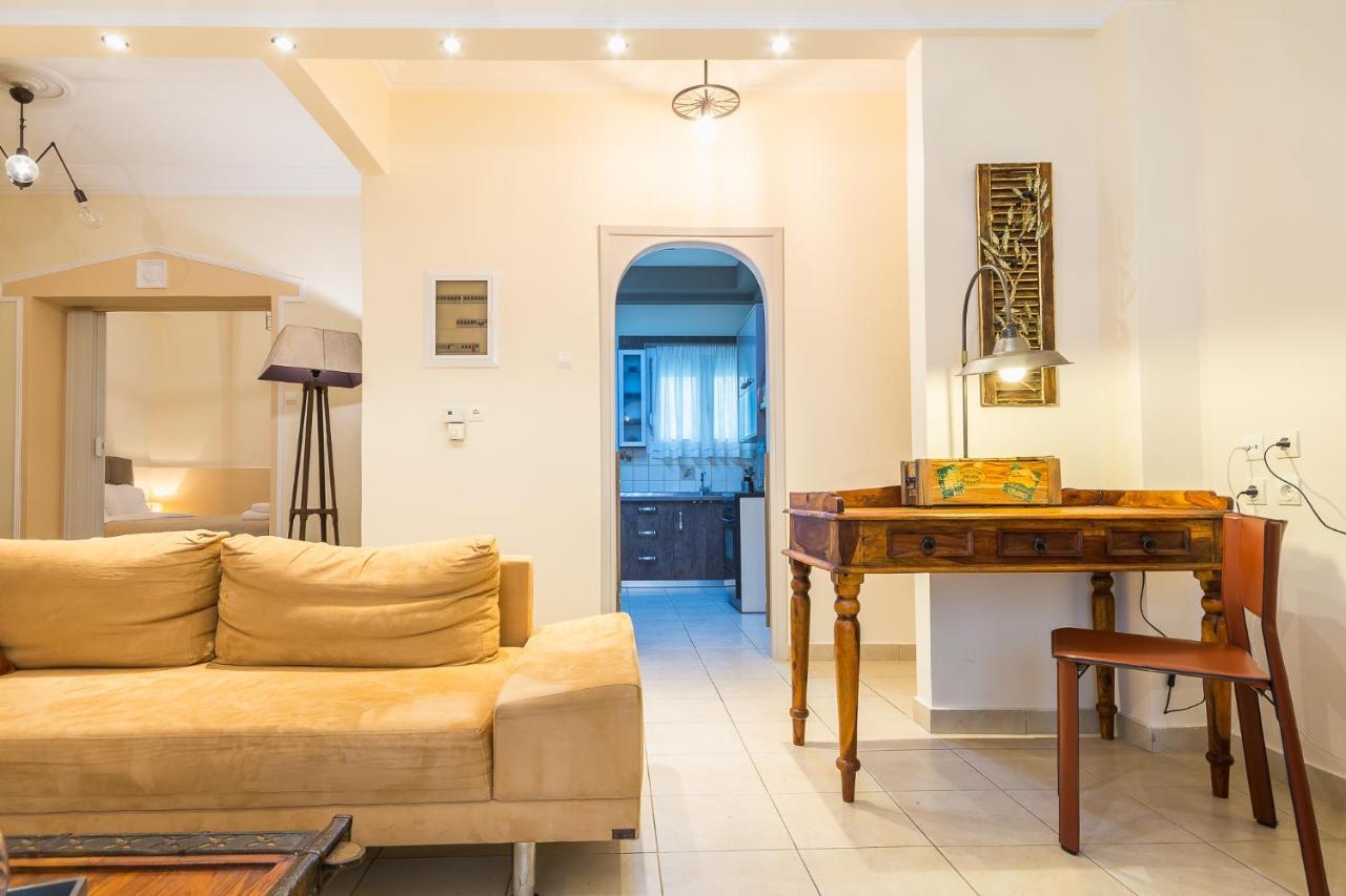Family House Next To Acropolis Bed & Breakfast Атина Екстериор снимка