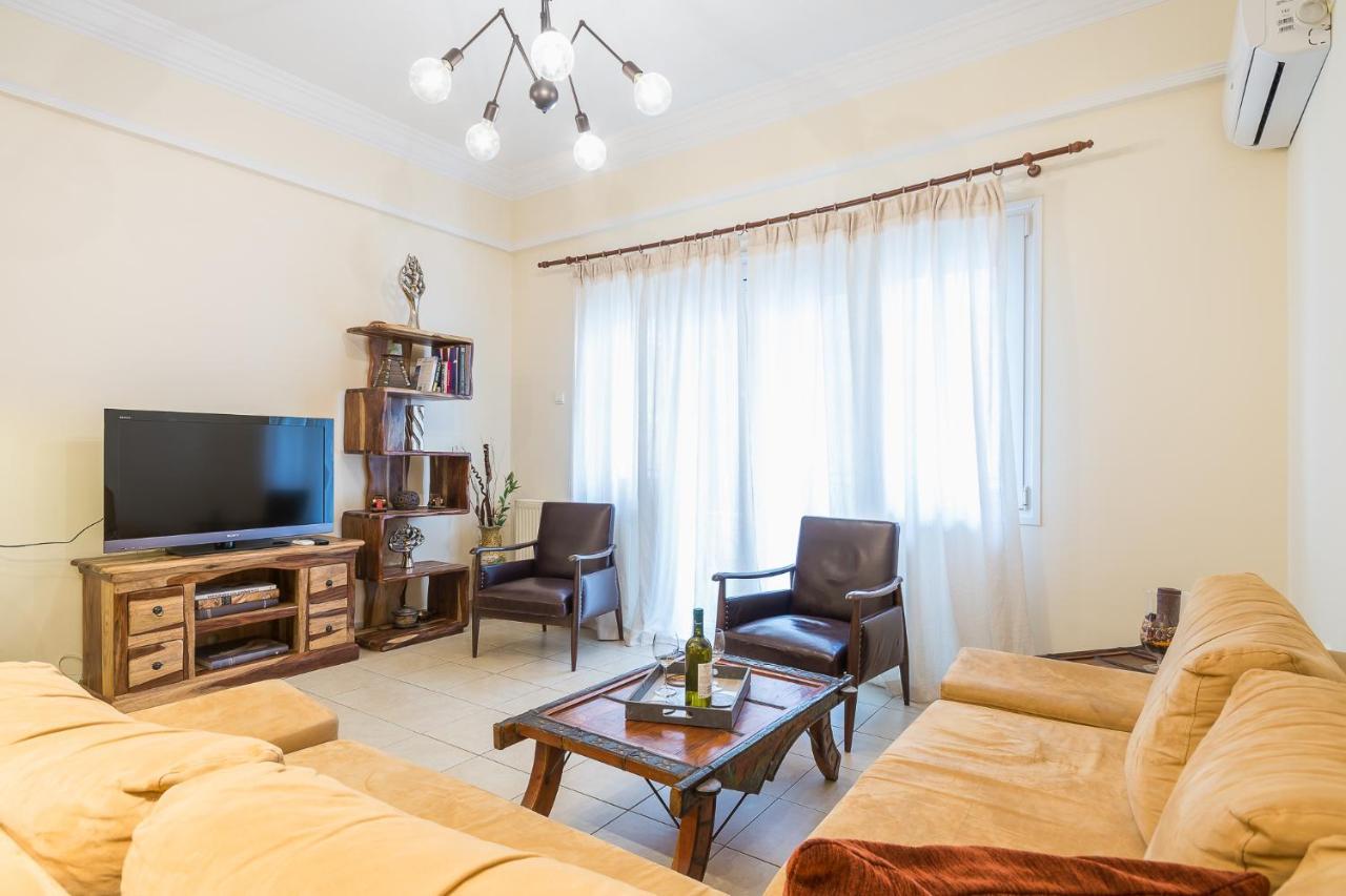 Family House Next To Acropolis Bed & Breakfast Атина Екстериор снимка