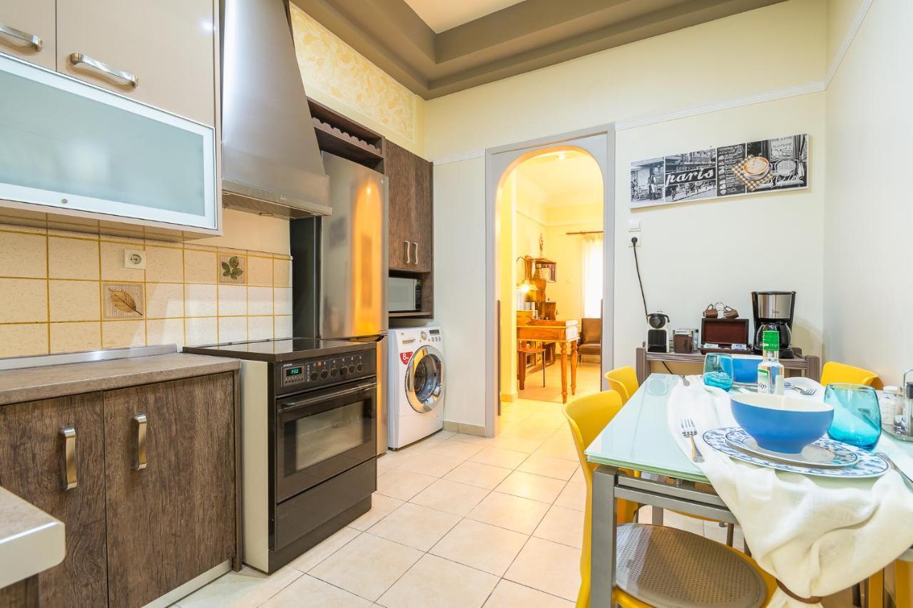 Family House Next To Acropolis Bed & Breakfast Атина Екстериор снимка